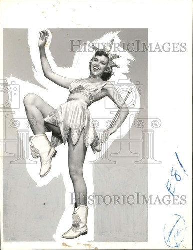 Press photo young - majorette, in