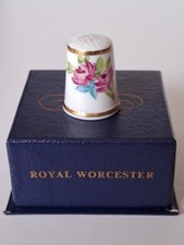 ROYAL WORCESTER THIMBLE ... PINK ROSES  ... H/P + SIGNED BY G. GARCIA, BOXED