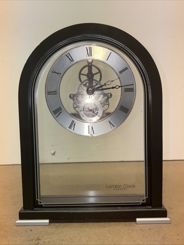 London clock company arch - london,