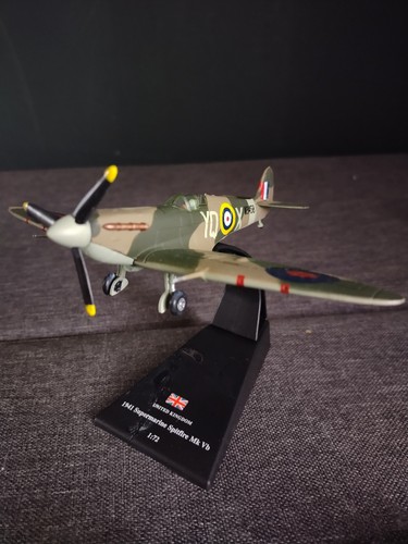 Amercom diecast aircraft - amercom,