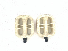 Retro White Plastic Bicycle Flat Pedals Pair 9/16” Thread Classic Vintage Bike