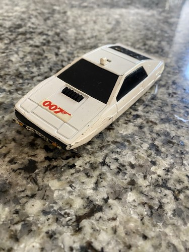 Corgi juniors james bond - james, lotus