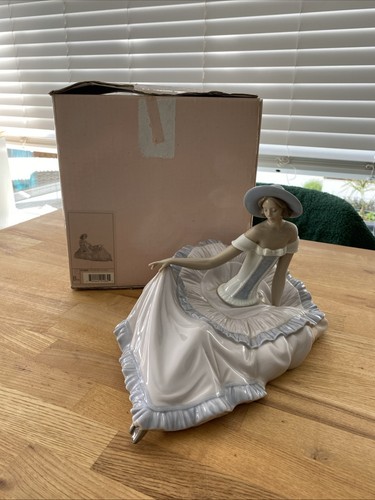 Lladro nao grace - 'grace', figurine