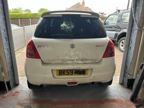 Suzuki swift 2009 glx - suzuki, lid
