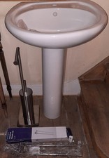 Ex Displayed Round W/Mounted Full Pedestal Basin Towel Rail Brush & Roll Holder