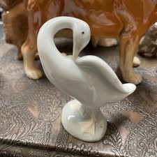 Vintage Lladro Daisa Preening