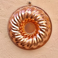 Vintage copper-tone wall-hanging jelly mold/cake tin 1960s