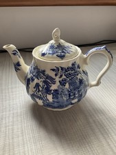 Sadler Vintage Blue White Willow Pattern Teapot