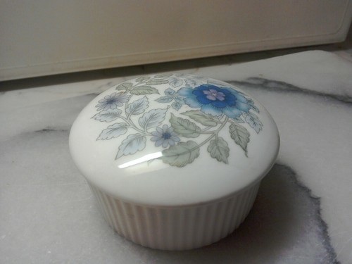 Wedgewood trinket box bone - wedgewood,