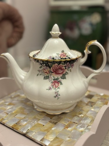 Royal albert large teapot