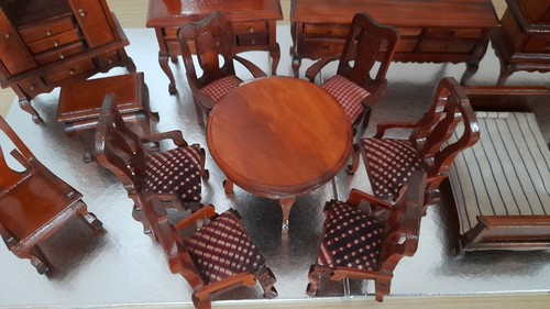 Wooden dolls house unbranded - wooden,