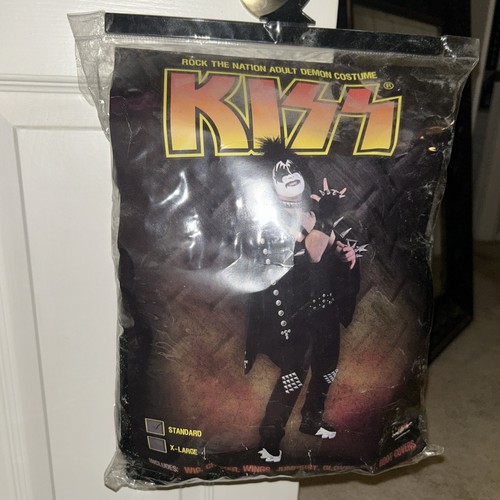 Kiss gene simmons - kiss,
