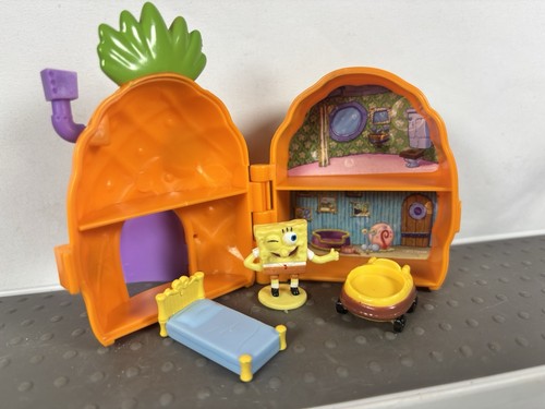 Spongebob pineapple house and - spongebob,