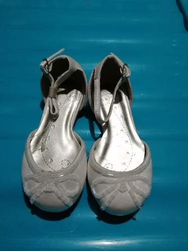 Young girls ivory shoes size - young,