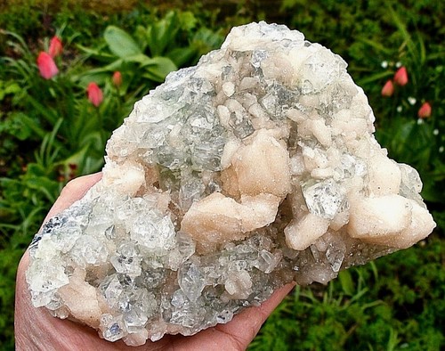 Apophyllite peach stilbite - &,