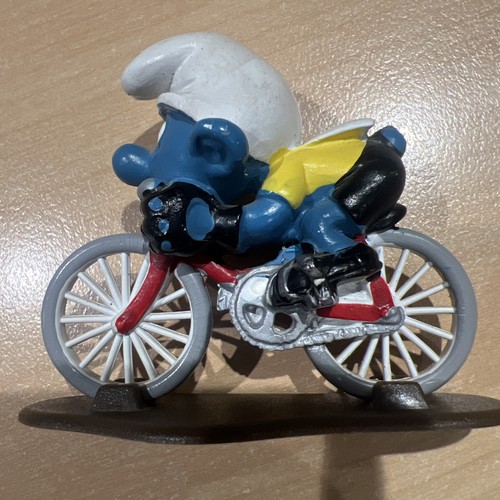 Smurf cyclist yellow jersey - smurf,