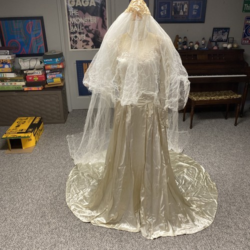 Vintage 1940s wedding dress - vintage,