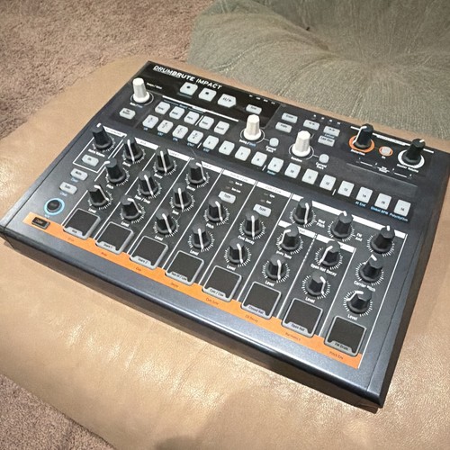Arturia drumbrute impact - arturia,