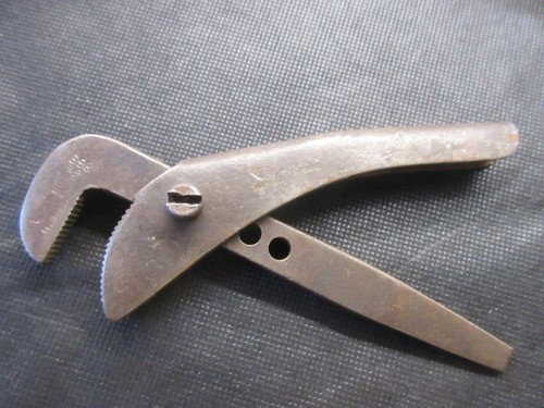 Footprint adjustable wrench - footprint,
