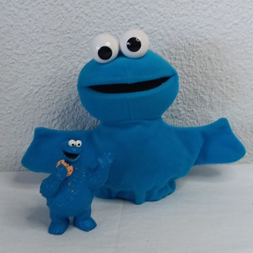 Sesame street figurine head - street,