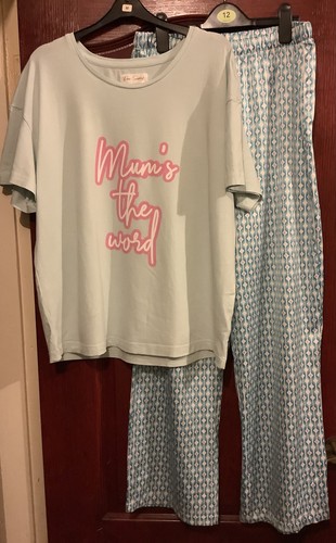 Tesco mums the - word, logo