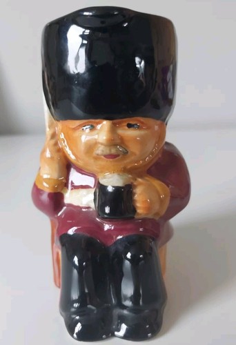 England guardsman toby jug - england,