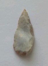 NEOLITHIC FLINT CARVED LEAF-SHAPED ARROWHEAD. STONE AGE BRITAIN 3000 B.C.