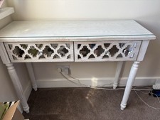 Bedroom furniture set