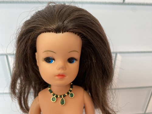 Barbie sindy doll - sindy, necklace