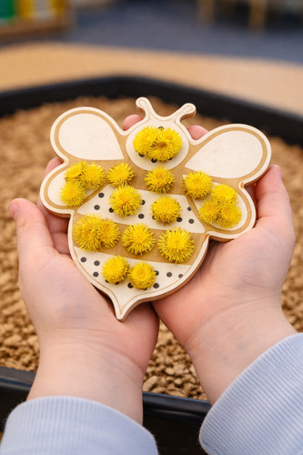 Wooden dandelion bumble bees - wooden,