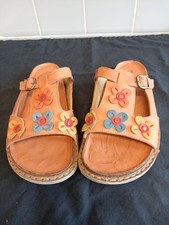 Ladies pavers sandles size 6.5 tan in colour, new condition.