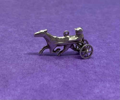 Harness horse racing - racing, racer