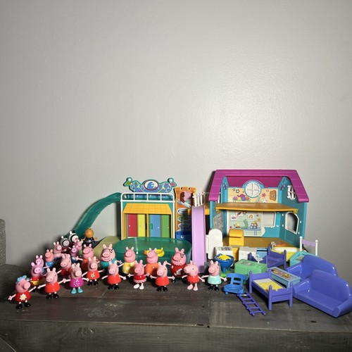 Huge peppa pig waterpark - peppa,