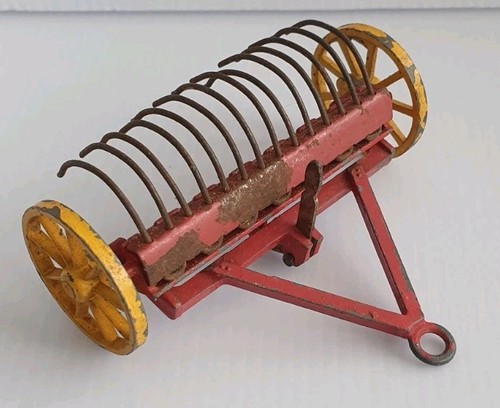 Vintage meccano dinky toys - meccano,