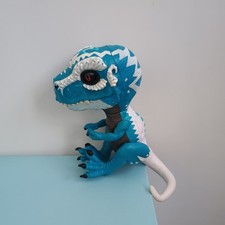 WowWee Untamed Raptor Fingerlings Blue White Grey Dinosaur 5" toy moves + sound