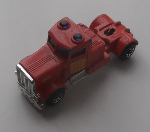 Hot wheels peterbilt - hot, red