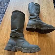 River Island RI Green