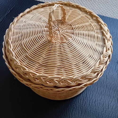 Natural wicker lidded round - natural,