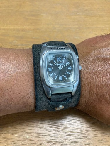 Nixon rocker limited model