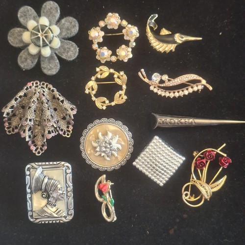 Bundle brooches joblot - bundle,
