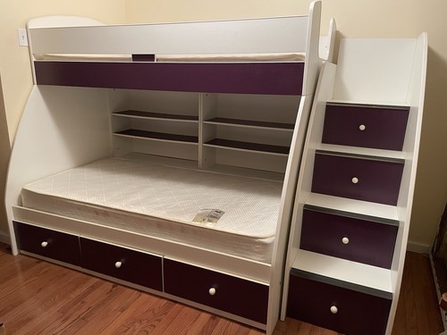 Bunk bed with integrated