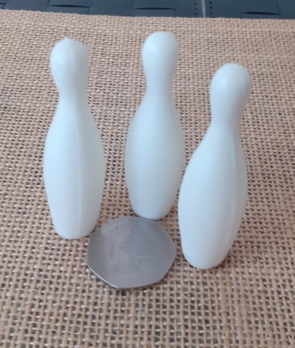 Sindy dolls bowling pins - ,