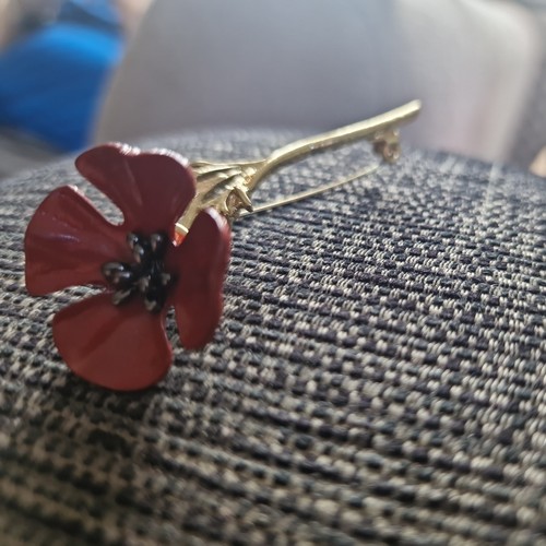 Red decorative poppy badge - poppy,