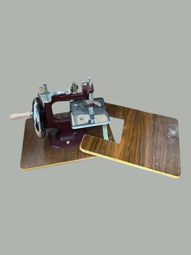 Essex miniature sewing machine - miniature,
