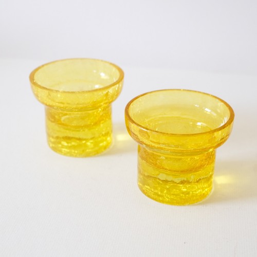 Pair yellow crackle - of,