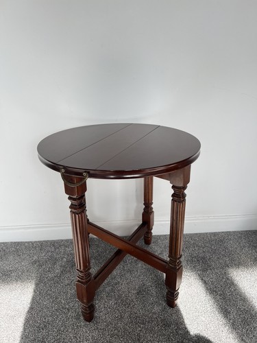 Vintage round wooden side - wooden,