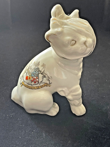 Crested ware cat bandaged head - bandaged,