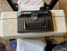 Sentry 1160 Fire Proof Safe. 15x11x6 Inches With 2 Keys. In Good Condition.