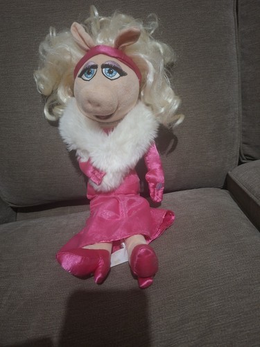 Disney store miss - piggy, the