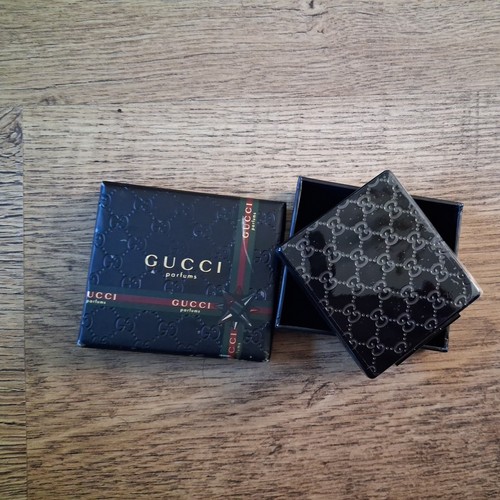 100 authentic rare gucci - 100%authentic,